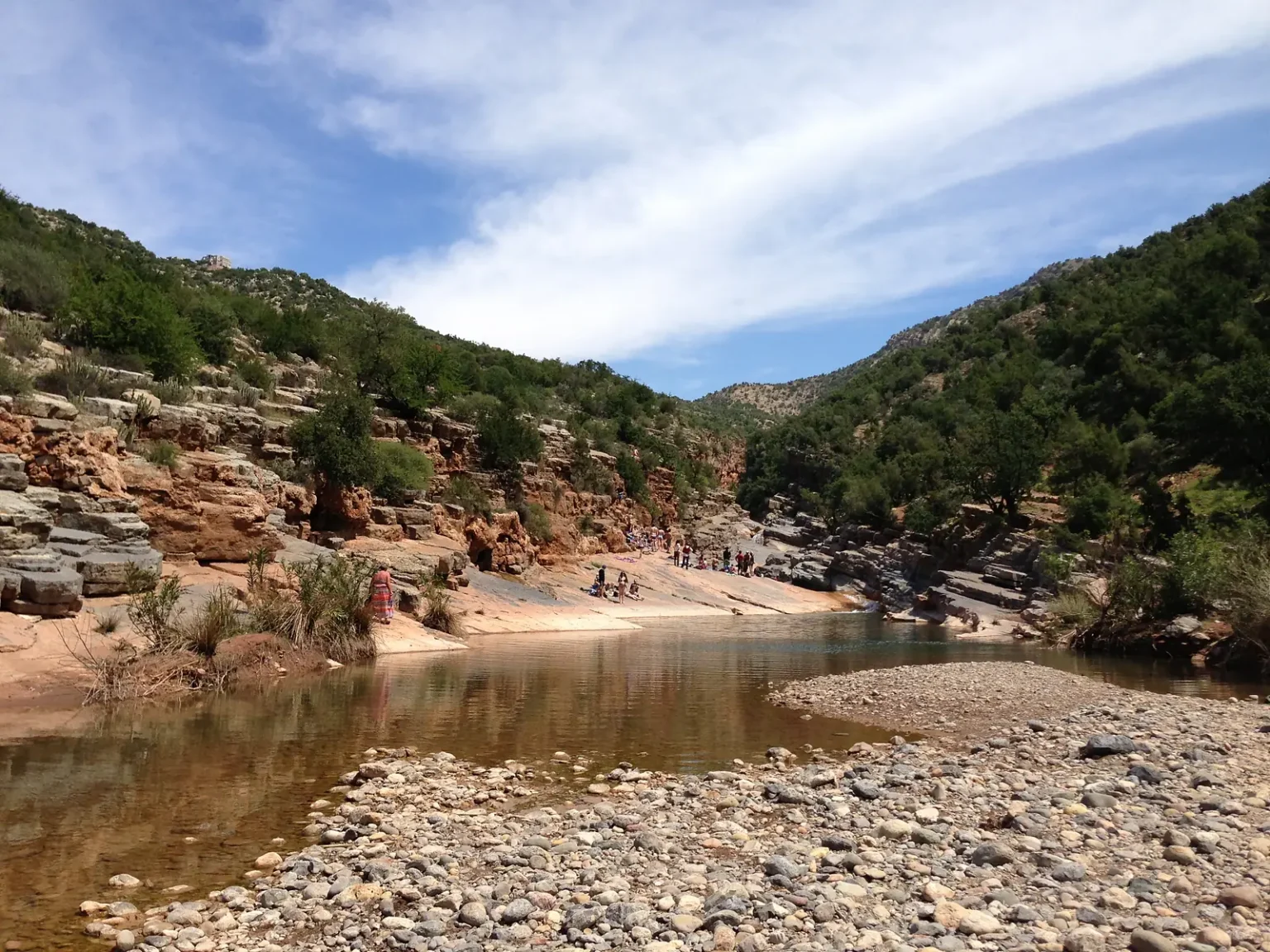 River and pebble bank in Paradise Valley below green wooded slopes